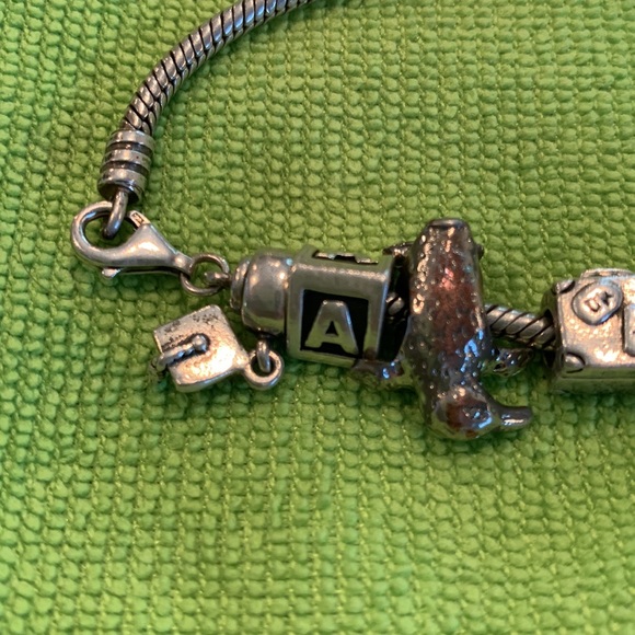 PANDORA bracelets with 8 varied charms. - Picture 2 of 5